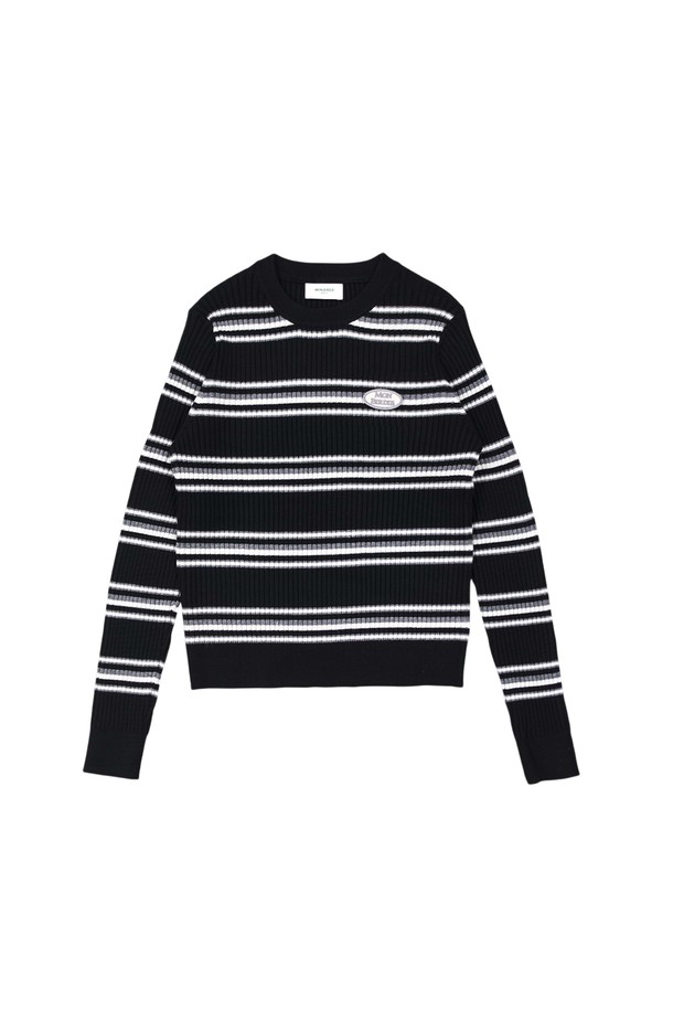 에밀리 스트라이프 크루넥 니트 BLACK는 여성 의류로, 봄, 가을에 착용하기 좋은 얇은 두께의 니트입니다. 블랙과 화이트 컬러의 스트라이프 패턴이 돋보이며, 레귤러 핏과 크롭 기장으로 캐주얼하고 베이직한 스타일을 연출합니다. 부드러운 촉감의 니트 소재로 제작되어 편안하게 착용할 수 있으며, 데이트룩, 카페룩 등 다양한 TPO에 활용하기 좋습니다. 미니멀, 클래식 스타일을 선호하는 분들께 추천하는 아이템입니다.
