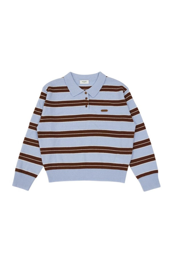 라이트블루 컬러의 헤더 스트라이프 폴로 울 스웨터입니다. 여성 의류로, 가을과 겨울에 따뜻하게 착용할 수 있습니다. 부드러운 울 소재와 레귤러 핏으로 편안한 착용감을 선사하며, 캐주얼 및 베이직 스타일을 연출하기 좋습니다. 긴 소매와 폴로넥 디자인, 두꺼운 두께감으로 보온성을 높였고, 스트라이프 패턴으로 포인트를 더했습니다. 일상복으로 활용하기 좋은 아이템입니다.
