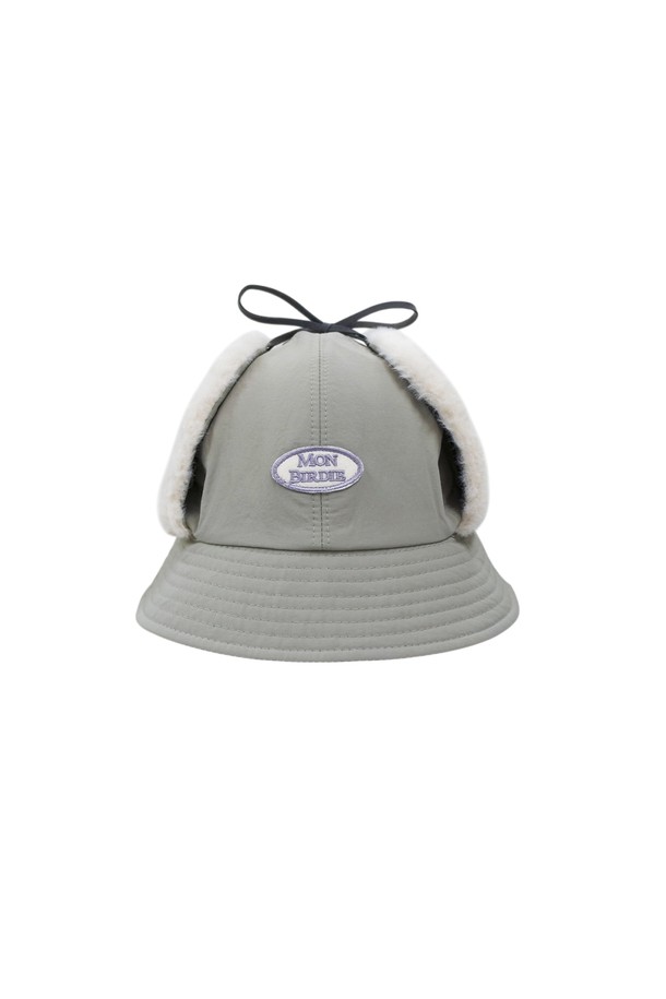 **윈디 귀달이 버킷햇 KHAKI**는 부드러운 면 소재로 제작되어 편안한 착용감을 선사합니다. 깊은 모자 깊이와 중간 챙 넓이로 제작되어 얼굴을 자연스럽게 감싸주며, 귀여운 귀달이 디자인이 특징입니다. 카키 컬러와 무지 패턴으로 캐주얼, 미니멀, 클래식 스타일 모두 소화 가능하며, 데일리룩, 산책룩, 여행룩 등 다양한 TPO에 활용하기 좋습니다. 봄, 여름, 가을 계절에 착용하기 좋으며, 부드러운 촉감과 중간 두께감으로 사계절 두루 활용하기 좋습니다.
