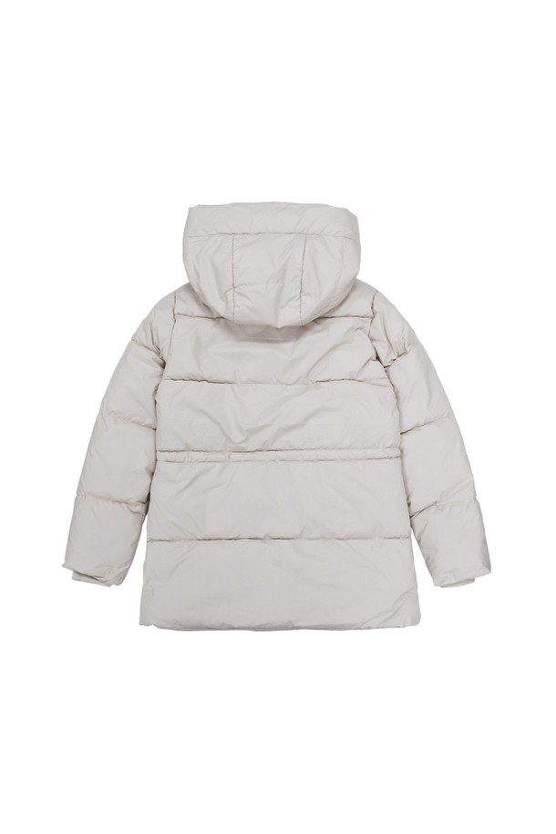 "샌더 후드 패딩 점퍼 IVORY"는 겨울철 일상룩과 캠핑, 여행룩에 적합한 남녀 공용 패딩 점퍼입니다. 부드러운 촉감의 나일론 소재로 제작되었으며, 두꺼운 두께감과 후드 디자인으로 보온성을 높였습니다. 무지 스타일의 레귤러핏으로 캐주얼, 미니멀, 고프코어 스타일을 연출하기 좋습니다. 집업 방식에 긴 소매 기장으로 편안하게 착용할 수 있으며, 안감 또한 패딩 처리되어 따뜻함을 더했습니다. 아이보리 컬러의 깔끔한 디자인으로 다양한 룩에 활용하기 용이합니다.
