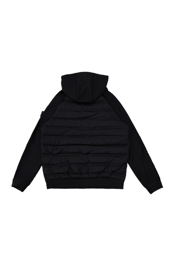 남성용 볼마커 덕다운 패딩 후드 집업 BLACK입니다. 겨울철 보온과 방풍 기능을 갖춘 두꺼운 두께감의 패딩으로, 일상과 출근룩에 모두 잘 어울리는 캐주얼하고 스포티한 스타일을 연출합니다. 부드러운 촉감의 나일론과 덕다운 소재를 사용하여 편안한 착용감을 선사하며, 레귤러핏과 무지 디자인으로 미니멀한 매력을 더합니다. 집업 방식과 긴 소매, 후드 스타일로 활동성을 높였으며, 볼마커 디테일이 돋보이는 아우터입니다.
