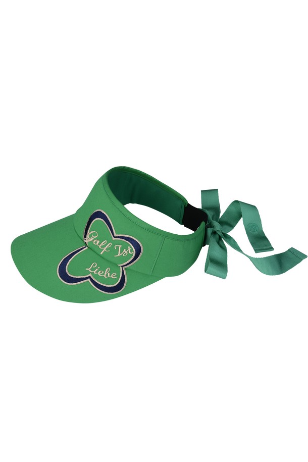 리베 자수 썬바이저 GR은 여성 골프, 테니스, 데일리룩에 활용하기 좋은 썬바이저입니다. 켈리 그린 컬러의 면, 스판 혼방 소재로 제작되어 부드러운 촉감을 자랑하며, 8cm의 모자 깊이와 8.5cm의 챙 넓이로 햇빛을 효과적으로 가려줍니다. 탈부착 가능한 자수 리본 스트랩과 빅 사이즈 클로버 레터링 자수가 돋보이며, 합포 가공 처리로 형태를 유지합니다. 밀착감 있는 착용감으로 활동적인 움직임에도 편안함을 제공하며, 클래식, 캐주얼, 걸리시 스타일을 연출할 수 있습니다.
