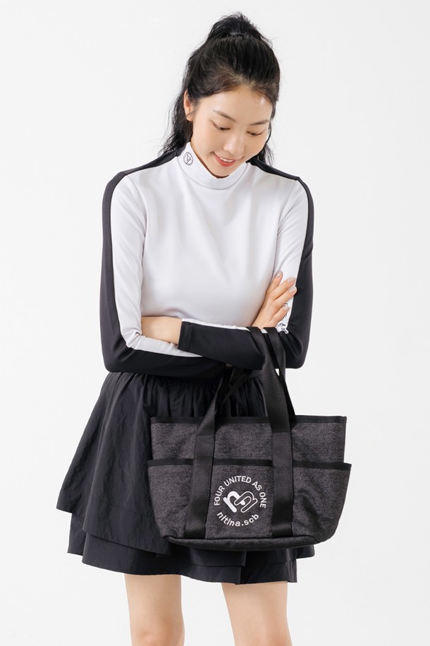 데님 더블 토트백 BK는 골프룩에 어울리는 토트백입니다. 블랙과 블루 두 가지 색상으로, 면, 데님, 폴리에스테르 소재를 사용하여 제작되었습니다. 클래식, 미니멀, 캐주얼 스타일을 모두 소화하며, 안감이 있어 탄탄한 촉감을 자랑합니다. Free 사이즈로, 로고 자수 패턴이 특징이며 골프 용도로 활용하기 좋습니다.
