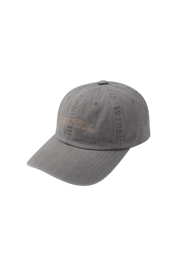 라이트 그레이 컬러의 빈티지 볼캡입니다. 면 소재로 제작되어 부드러운 촉감을 자랑하며, 봄, 여름, 가을에 착용하기 좋습니다. 모자 깊이는 15cm이며, 챙 넓이는 7cm입니다. 볼캡 전면에 ESSENTIAL 레터링과 로고 체인 자수, 조절 가능한 백스트랩, 그리고 스포티하면서도 캐주얼한 스타일을 연출해 줍니다. 일상생활이나 산책 시 편안하게 착용하여 개성 있는 스타일을 완성해 보세요.
