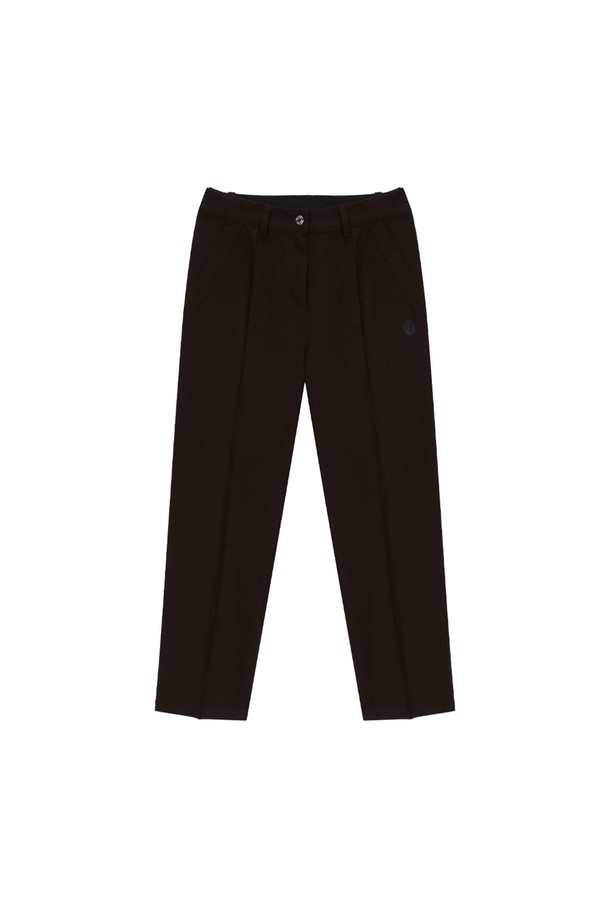 **울 블렌드 클래식 팬츠 BR**는 여성스러움을 강조하는 **브라운** 컬러의 울 블렌드 소재 **긴바지**입니다. **가을**과 **겨울** 시즌에 적합하며, **울** 특유의 **부드러운** 촉감과 **두꺼운** 두께로 따뜻함을 선사합니다. **레귤러핏**과 **스트레이트** 핏으로 제작되어 **클래식**하고 **베이직**한 스타일을 연출하며, **오피스룩**, **출근룩**, **비즈니스 캐주얼** 등 다양한 TPO에 활용 가능합니다. 미니멀한 디자인과 무지 패턴으로 어떤 상의와도 쉽게 매치할 수 있으며, 실용적인 **포켓** 디테일이 더해져 활용도를 높였습니다.
