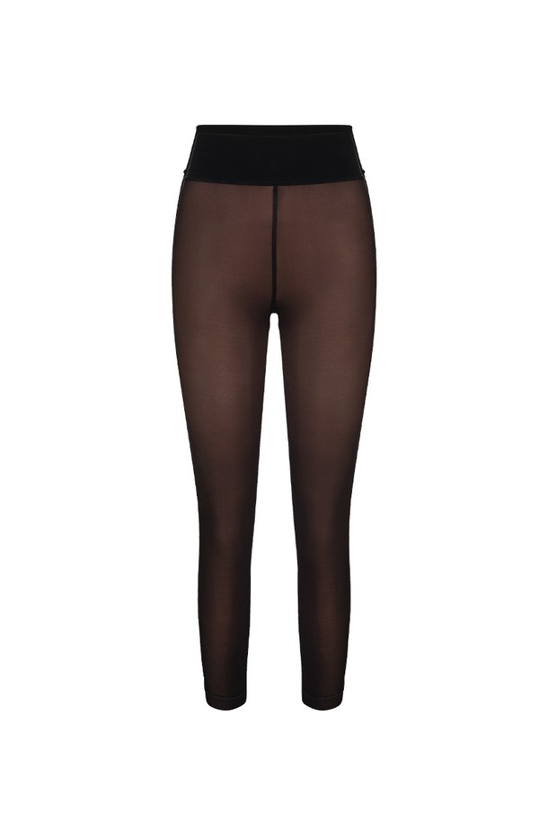 베이지와 블랙 투톤 배색이 돋보이는 여성용 스킨 타이즈입니다. 나일론과 스판덱스 혼방 소재로 제작되어 뛰어난 신축성을 자랑하며, 가을과 겨울에 따뜻하게 착용하기 좋습니다. 미니멀하고 캐주얼한 스타일에 잘 어울리며, 일상복으로 활용하기 좋습니다. 투톤 디자인으로 개성 있는 스타일을 연출해보세요.
