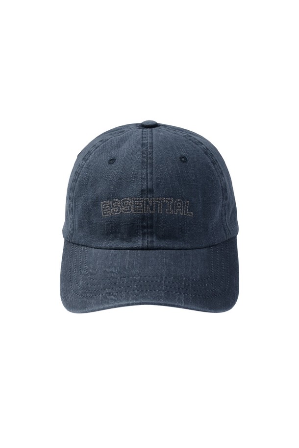 빈티지 볼캡 BL은 캐주얼, 스포티 스타일을 모두 아우르는 공용 모자입니다. 빈티지 블루, 빈티지 라이트 그레이, 빈티지 다크 그레이 3가지 컬러로 출시되었으며, 면 소재로 제작되어 편안한 착용감을 선사합니다. 깊은 모자 깊이와 루즈핏으로 편안하게 착용할 수 있으며, 로고와 레터링 자수, 체인 장식이 포인트입니다. 사이즈 조절이 가능하여 누구나 편안하게 착용할 수 있습니다.
