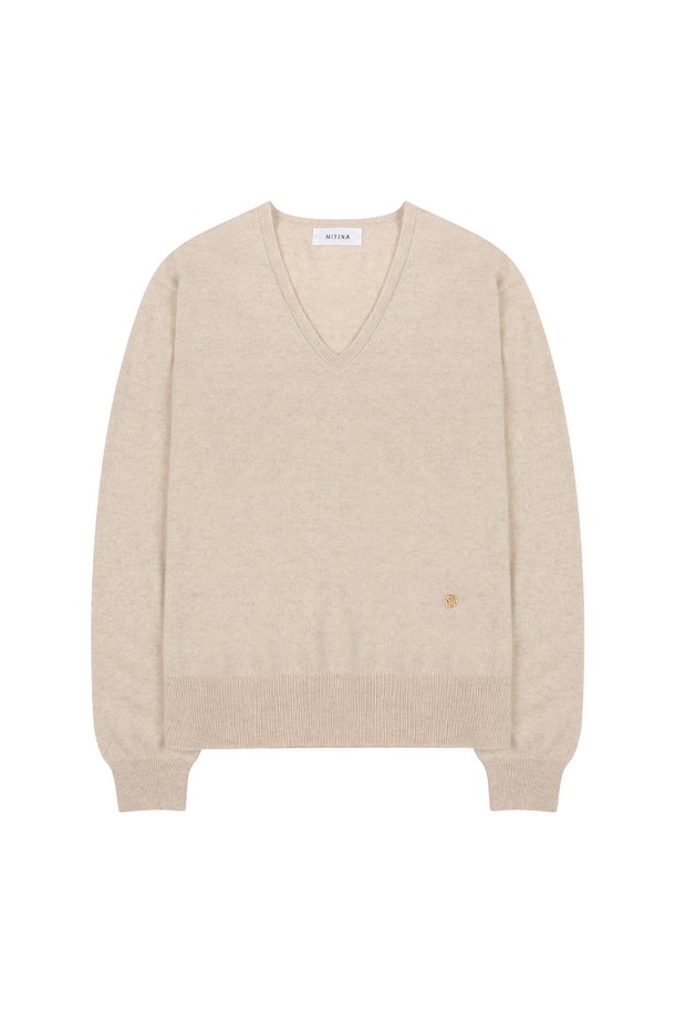 캐시미어 100% 브이넥 풀오버 BG는 부드러운 촉감과 뛰어난 보온성을 자랑하는 여성용 상의입니다. 가을, 겨울 시즌에 어울리는 두꺼운 두께감으로, 일상과 골프 활동 모두에 활용 가능한 활용도를 갖추었습니다. 베이직하고 클래식한 스타일로, 레귤러 핏의 긴 소매 디자인이 특징입니다. 프리미엄 캐시미어 소재 특유의 고급스러운 분위기를 연출하며, 데일리룩과 골프룩 모두 미니멀하게 소화할 수 있습니다.
