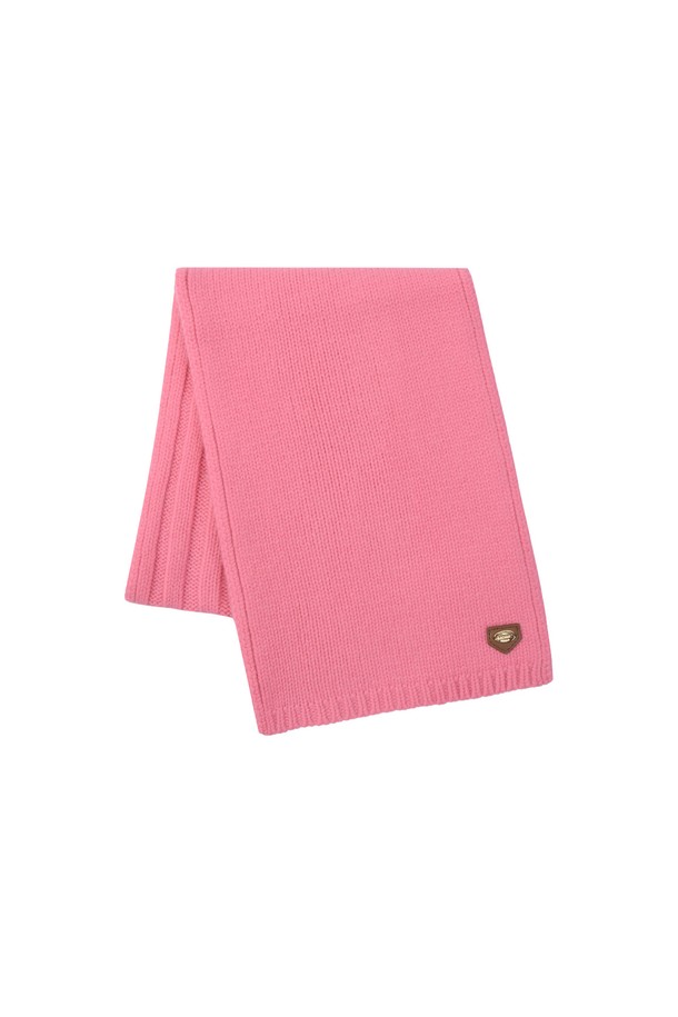 울 100% 소재의 골지 패턴 머플러입니다. 핑크, 블랙, 멜란지 그레이, 아이보리 4가지 컬러로 출시되어 취향에 맞게 선택할 수 있습니다. 부드러운 촉감과 안정적인 핏으로 편안하게 착용 가능하며, 가을, 겨울철 따뜻함을 더해줍니다. 클래식하고 미니멀한 스타일에 잘 어울리며, 가죽 라벨로 포인트를 더했습니다. 일상에서 활용하기 좋은 머플러입니다.
