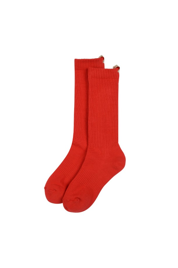 비비드 크루 삭스 RD는 면, 폴리에스터, 폴리우레탄 혼방 소재로 제작되어 탄탄한 촉감과 뛰어난 신축성을 자랑합니다. 두꺼운 두께감과 레귤러핏으로 제작되어 봄, 가을, 겨울철에 착용하기 좋습니다. 다양한 스타일 연출이 가능한 캐주얼, 스포티, 미니멀 스타일의 제품으로, 등산룩, 캠핑룩, 러닝룩 등 TPO에 맞춰 활용할 수 있습니다. 골지 패턴 디자인에 레드, 다크 옐로우, 브릭, 브라운, 다크 그린, 다크 블루 등 다채로운 6가지 색상으로 출시되었습니다. 크루 기장으로 제작되어 편안함과 스타일을 동시에 만족시키는 아이템입니다.
