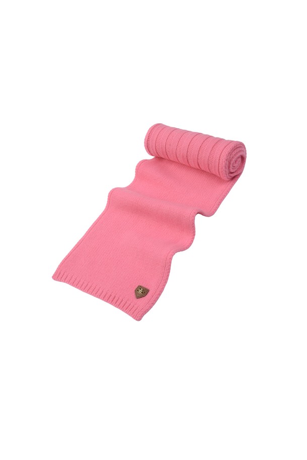 울 100% 소재의 골지 패턴 머플러입니다. 핑크, 블랙, 멜란지 그레이, 아이보리 4가지 컬러로 출시되어 취향에 맞게 선택할 수 있습니다. 부드러운 촉감과 안정적인 핏으로 편안하게 착용 가능하며, 가을, 겨울철 따뜻함을 더해줍니다. 클래식하고 미니멀한 스타일에 잘 어울리며, 가죽 라벨로 포인트를 더했습니다. 일상에서 활용하기 좋은 머플러입니다.
