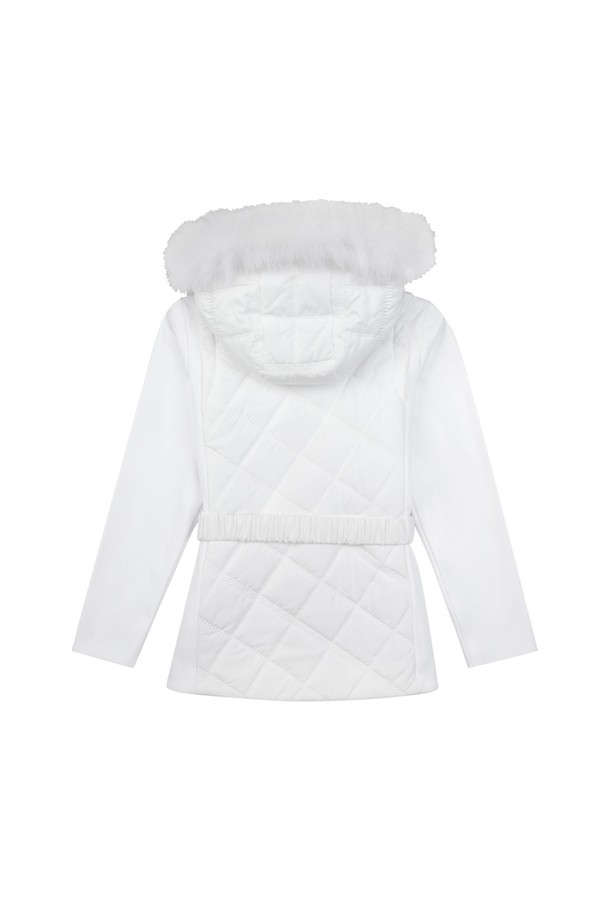 폭스 퍼 퀼팅 점퍼 WH는 여성용 겨울 점퍼로, 쌀쌀한 날씨에도 따뜻하고 스타일리시하게 연출할 수 있습니다. 부드러운 촉감의 폴리에스테르 소재로 제작되었으며, 퀼팅 디테일과 폭스 퍼 장식이 고급스러운 분위기를 더합니다. 크롭 기장에 레귤러핏으로, 캐주얼하면서도 미니멀한 스타일을 연출하기 좋습니다. 집업 방식에 긴 소매로 편안함과 보온성을 동시에 갖춘 데일리 아우터입니다. 화이트 컬러로 다양한 룩에 매치하기 용이합니다.
