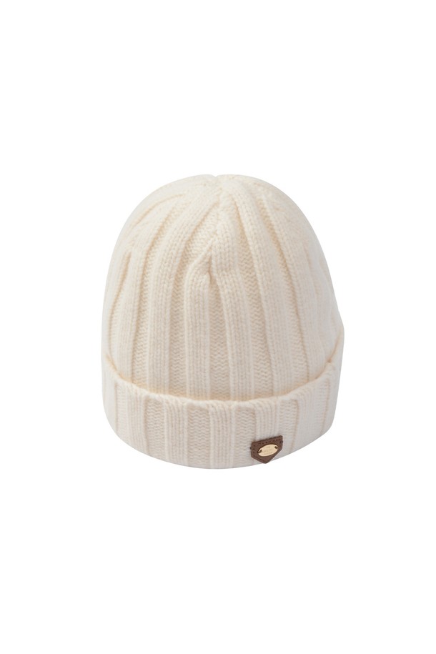 울 100% 소재의 "울 100 비니 IV"입니다. 부드러운 촉감의 울 소재로 제작되어 가을, 겨울철 따뜻하게 착용하기 좋습니다. 아이보리, 블랙, 멜란지그레이, 핑크 4가지 컬러로 출시되어, 출근룩을 포함한 다양한 캐주얼, 미니멀, 클래식 스타일 연출에 용이합니다. 골지 패턴에 레귤러핏으로 제작되어 편안한 착용감을 선사합니다. 챙이 없는 디자인으로 심플하고 세련된 느낌을 줍니다.
