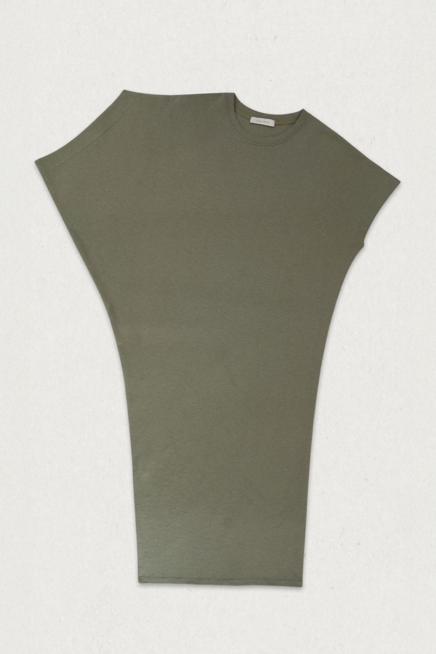 **언밸런스 원피스 (2컬러)**

미니멀하고 베이직한 디자인의 언밸런스 원피스입니다. 여성스러운 H라인 핏과 라운드넥, 반소매 디자인으로 봄, 가을에 데이트룩, 캐주얼, 클래식 스타일로 연출하기 좋습니다. 무지 디자인으로 어떤 스타일에도 잘 어울리며, 블랙 컬러로 시크한 매력을 더합니다. 2가지 컬러로 출시되어 취향에 맞게 선택 가능합니다. 루즈핏으로 편안하게 착용할 수 있습니다.
