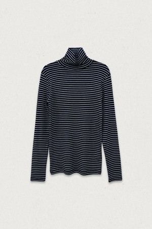 기린 스트라이프 터틀넥 티셔츠