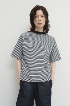 스트라이프 보트넥 반팔티