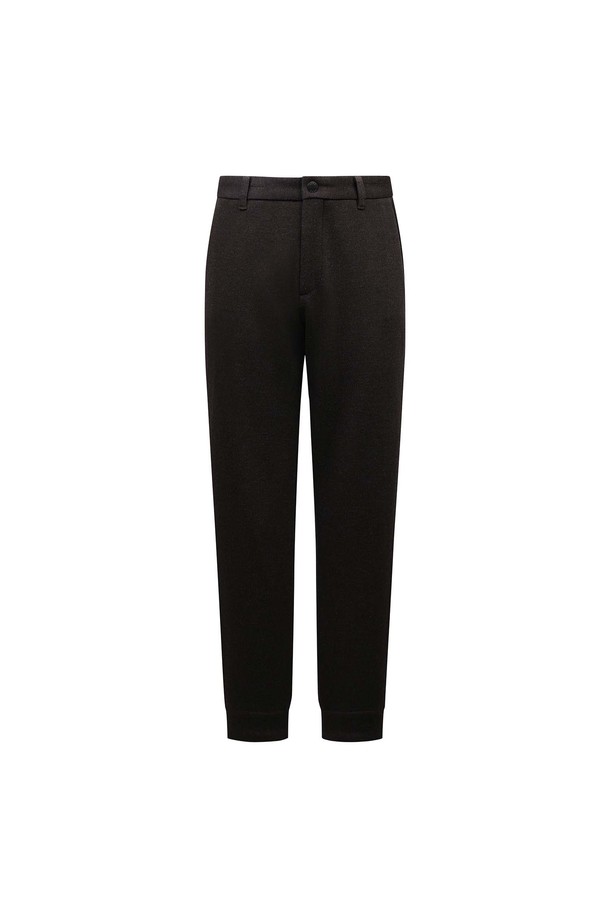 남성 융본딩 조거 팬츠 L11C4PT326_BK는 겨울철 골프 및 일상생활에서 활용하기 좋은 남성용 조거 팬츠입니다. 레이온, 나일론, 폴리에스터, 폴리우레탄 혼방 소재로 제작되어 신축성 있는 편안한 착용감을 제공합니다.  블랙 컬러에 골 조직 패턴과 조거핏 디자인으로 스포티하면서도 캐주얼한 스타일을 연출합니다. 허리 부분은 시보리 밴딩 처리되어 활동성을 높였으며, 밀란지 컬러 디테일이 특징입니다. 비침 걱정 없이 따뜻하게 착용할 수 있는 중간 두께감의 겨울용 긴바지입니다.
