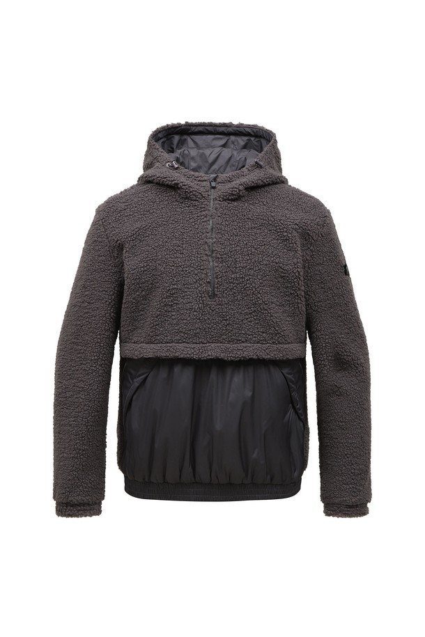 남성 뽀글이 소재 후드 티셔츠 L11C3TH018_DG는 다크 그레이 컬러의 캐주얼하고 스포티한 스타일을 연출하는 후드 티셔츠입니다. 가을과 겨울에 따뜻하게 입을 수 있도록 두꺼운 두께감의 플리스(뽀글이) 소재로 제작되었으며, 부드러운 촉감이 특징입니다. 레귤러 핏에 크롭 기장으로 디자인되어 트렌디한 감각을 더하며, 골프룩으로도 활용 가능합니다. 무지 디자인에 긴 소매 기장으로 어떤 스타일에도 쉽게 매치할 수 있습니다.
