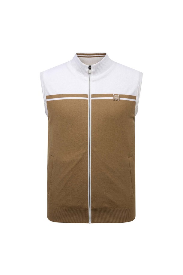 남성 등판 다운 오픈 베스트 L11C4SV114_BG는 미니멀하고 스포티한 스타일의 남성 골프룩 연출에 적합한 제품입니다. 베이지와 화이트 두 가지 색상으로 출시되었으며, 봄, 가을 간절기에 활용하기 좋은 얇은 두께의 폴리에스터 소재로 제작되었습니다. 집업 스타일의 레귤러핏 디자인이며, 등판 오픈 디자인으로 통기성을 높여 활동성을 더했습니다. 민소매 형태의 베스트로, 레귤러 기장으로 제작되어 편안한 착용감을 선사합니다. 무지 패턴으로 어떤 하의와도 쉽게 매치하여 미니멀한 골프룩을 완성할 수 있습니다.
