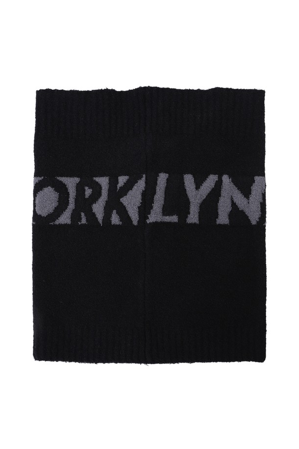 남성용 탁텔사 넥워머 L11C4AC622_BK는 가을, 겨울철 골프 라운딩과 일상에서 활용하기 좋은 넥워머입니다. 부드러운 촉감의 면, 나일론 혼방 소재로 제작되어 편안한 착용감을 선사하며, 신축성이 뛰어나 활동성을 높여줍니다. 블랙 컬러에 로고 패턴으로 포인트를 주어 캐주얼, 미니멀, 스포티한 스타일 연출에 적합합니다. FREE 사이즈로 제작되었으며, 안감이 없어 답답함 없이 착용할 수 있습니다. 넥워머는 보온성을 제공하며 스타일리시한 골프룩을 완성해 줍니다.
