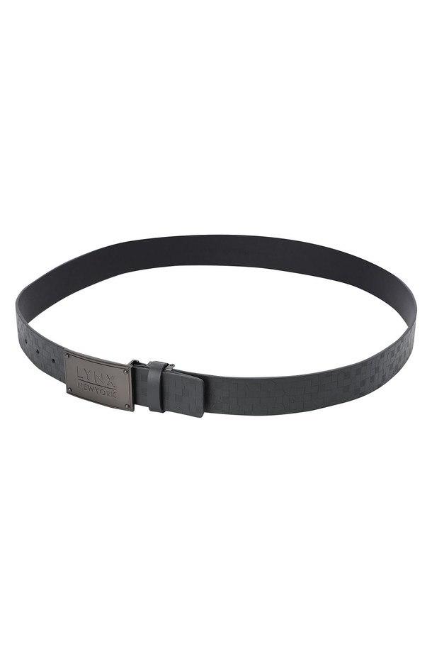 남성용 스퀘어 버클 픽셀 불박 소가죽 벨트 L11C3BT802_DG는 다크그레이 컬러의 소가죽 소재 벨트입니다. 골프 및 일상용으로 착용하기 적합하며, 픽셀 무늬와 스퀘어 버클 디자인이 특징입니다. 3.5cm 폭으로 제작되었으며, 불박 디테일이 고급스러움을 더합니다. 사이즈 조절이 가능하여 편안하게 착용할 수 있으며, 클래식, 미니멀, 캐주얼 스타일 모두 소화 가능한 아이템입니다. 특히 골프룩에 세련된 포인트를 더해줍니다.
