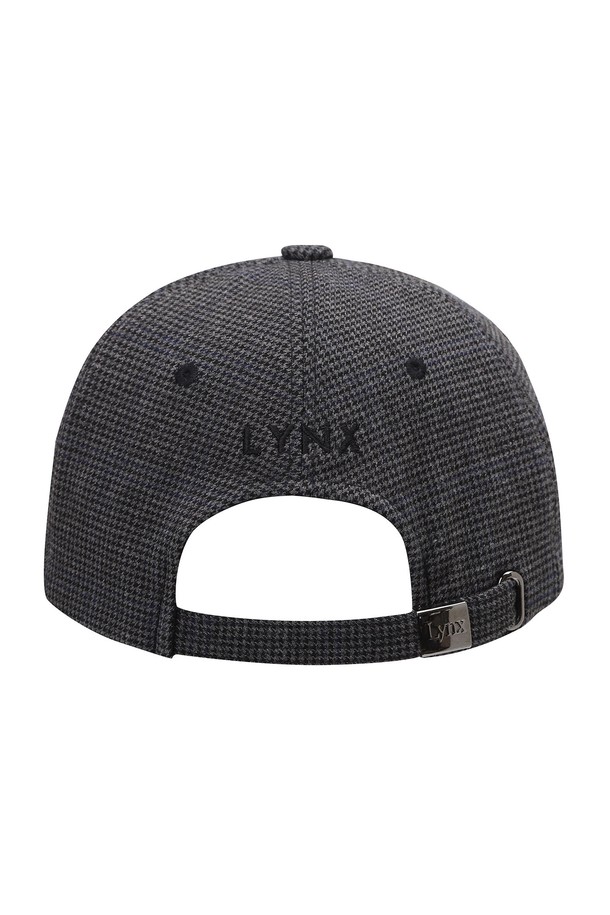 남성 하운드 투스 체크 볼캡 L11C3CP605_MG는 골프 및 일상생활에서 스타일리시하게 연출할 수 있는 모자입니다. 그레이 컬러에 하운드투스 체크 패턴이 적용되어 클래식하고 미니멀한 디자인을 자랑합니다. 폴리에스터, 레이온, 폴리우레탄 혼방 소재로 제작되어 봄, 가을에 착용하기 좋으며, 약간의 신축성이 있어 편안한 착용감을 제공합니다. 챙 길이는 7.5cm이며, 이너 라이닝과 사이즈 조절 기능이 있어 실용성을 더했습니다. 세련된 골프룩을 완성해보세요.
