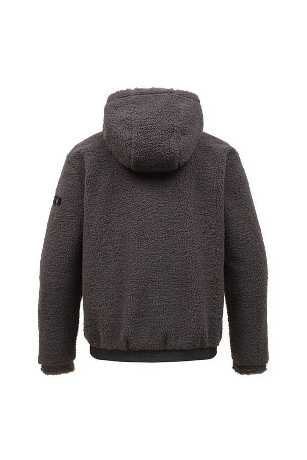 남성 뽀글이 소재 후드 티셔츠 L11C3TH018_DG는 다크 그레이 컬러의 캐주얼하고 스포티한 스타일을 연출하는 후드 티셔츠입니다. 가을과 겨울에 따뜻하게 입을 수 있도록 두꺼운 두께감의 플리스(뽀글이) 소재로 제작되었으며, 부드러운 촉감이 특징입니다. 레귤러 핏에 크롭 기장으로 디자인되어 트렌디한 감각을 더하며, 골프룩으로도 활용 가능합니다. 무지 디자인에 긴 소매 기장으로 어떤 스타일에도 쉽게 매치할 수 있습니다.
