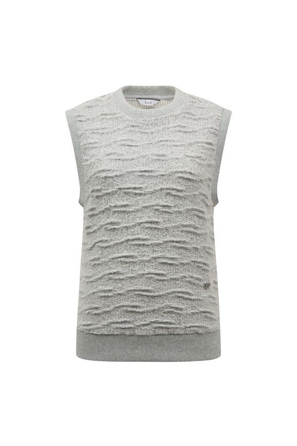 여성 기본 티 베스트 L21D3SV161_MG는 멜란지 그레이 컬러의 여성용 민소매 티셔츠입니다. 골프 및 일상용으로 적합하며, 사계절 모두 착용 가능합니다. 울, 나일론, 폴리에스터, 폴리우레탄 혼방 소재로 제작되어 중간 두께감의 구조적인 촉감을 선사합니다. 베이직하고 캐주얼한 스타일로, 텍스처드 패턴과 라운드넥 디자인이 특징입니다. 핏은 캐주얼하며, 소매 기장은 민소매, 기타 특징으로 약간의 신축성과 포인트 락 디테일이 있습니다. 골프룩, 캐주얼, 미니멀, 클래식 스타일을 선호하는 여성에게 적합합니다.
