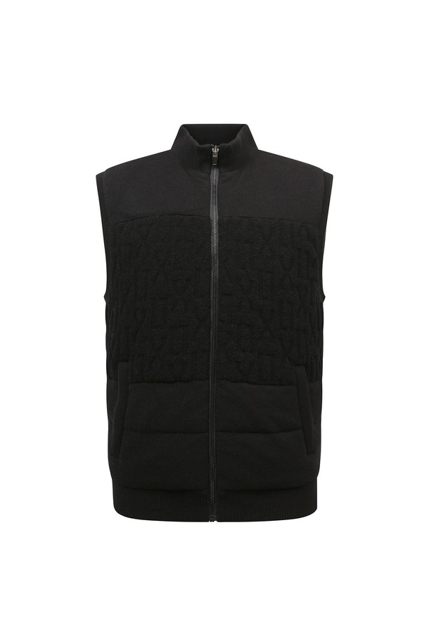 남성 LX 엠보 조직 니트 베스트 L11D4SV323_BK는 가을, 겨울 시즌에 착용하기 좋은 남성용 니트 베스트입니다. 블랙 컬러의 하이넥 디자인으로, 스포티하면서도 베이직한 스타일을 연출합니다. 두꺼운 두께감의 니트 소재와 부드러운 촉감으로 편안한 착용감을 제공하며, 엠보 디테일이 돋보입니다. 레귤러핏으로 제작되었으며, 집업 스타일로 간편하게 착용할 수 있습니다. 골프룩은 물론, 일상에서도 활용 가능한 실용적인 아이템입니다.
