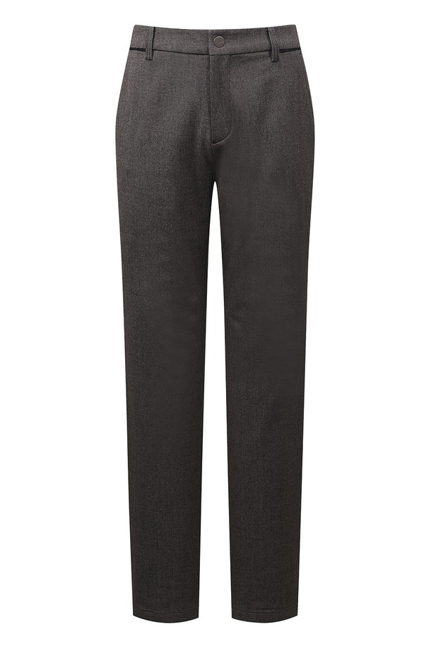 남성 사각패턴 일자핏 팬츠 L11D3PT103_BR는 브라운과 블랙 두 가지 색상으로 출시되어, 일상과 골프 등 다양한 활동에 적합한 캐주얼 팬츠입니다. TIR(티아이알) 스판 소재를 사용하여 신축성이 뛰어나 편안한 착용감을 제공하며, 허리 밴딩 처리로 활동성을 높였습니다. 부드러운 촉감의 레이온, 폴리에스터, 폴리우레탄 혼방 소재에 사각 패턴을 더해 캐주얼하면서도 세련된 스타일을 연출합니다. 뒷주머니 스티치 장식과 브러쉬드 가공으로 디테일을 살린 이 긴바지는 비침 없이 사계절 내내 활용 가능하며, 골프룩과 비즈니스 캐주얼, 캐주얼, 클래식, 미니멀 스타일을 모두 소화합니다.
