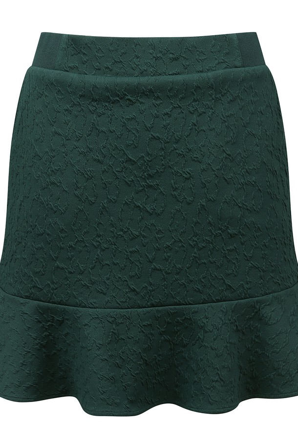 여성 꽃 자카드 스커트 L21D3PC288_GN는 스포티한 골프룩 연출에 적합한 플리츠 스커트입니다. 그린과 블랙 두 가지 색상으로 제공되며, 사계절 모두 착용 가능합니다. 허리 밴딩과 뛰어난 신축성으로 편안한 착용감을 선사하며, 속바지가 내장되어 활동성을 높였습니다. 플라워 자카드 패턴과 플레어 치마 타입 디자인으로 여성스러운 매력을 더했습니다. 안감으로 비침 걱정 없이, 골프 라운딩을 즐길 수 있습니다.
