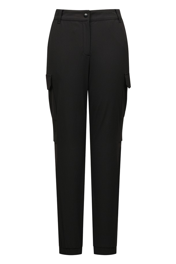 여성 퍼포 트레이닝 SET조거 L21D3PF382_BK는 블랙 색상의 여성용 트레이닝 조거팬츠입니다. 나일론과 폴리우레탄 혼방 소재로 제작되어 사계절 내내 편안하게 착용할 수 있으며, 신축성이 있어 활동성을 높였습니다. 허리와 밑단 밴딩 처리 및 조거핏으로 편안한 착용감을 제공하며, 사이드 포켓과 장식용 플랩 디테일이 돋보입니다. 캐주얼, 스포티, 미니멀 스타일을 즐기는 분들에게 추천하며, L21D3JP382 블루종 재킷과 함께 세트 스타일링하여 집콕룩, 피트니스룩, 산책룩 등 다양한 TPO에 활용할 수 있습니다.
