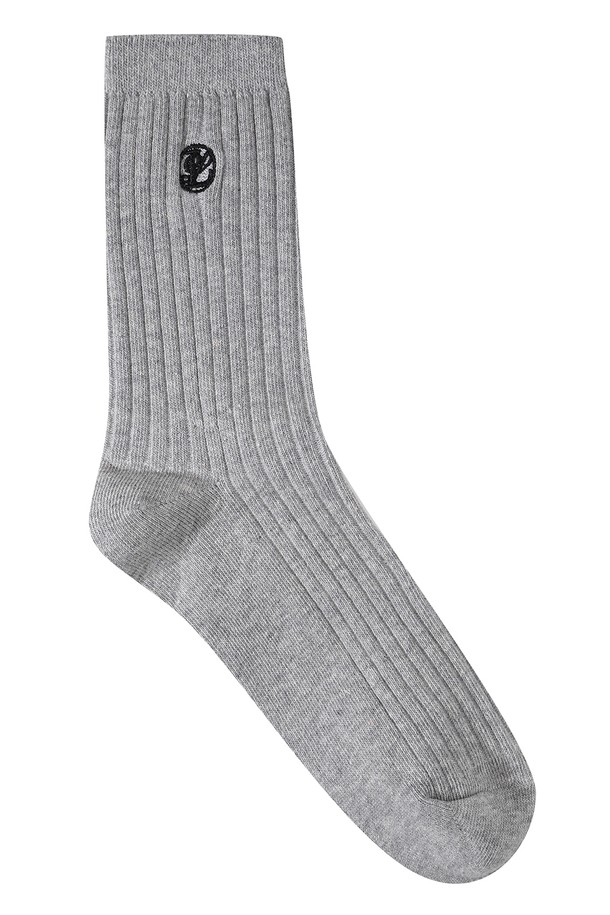 여성 타운 골지 중목 양말 L21D3SC153_GY는 캐주얼, 미니멀, 클래식 스타일을 선호하는 여성을 위한 일상용 양말입니다. 사계절 모두 착용 가능하며, 집콕룩이나 산책룩에 적합한 아이템입니다. 중간 두께의 그레이 컬러 골지 디자인으로, 면, 폴리에스터, 폴리우레탄, 나일론, 고무 등의 혼방 소재를 사용하여 신축성을 높였습니다. 레귤러 핏의 중목 길이로 편안하게 착용할 수 있으며, 단품으로 판매됩니다.
