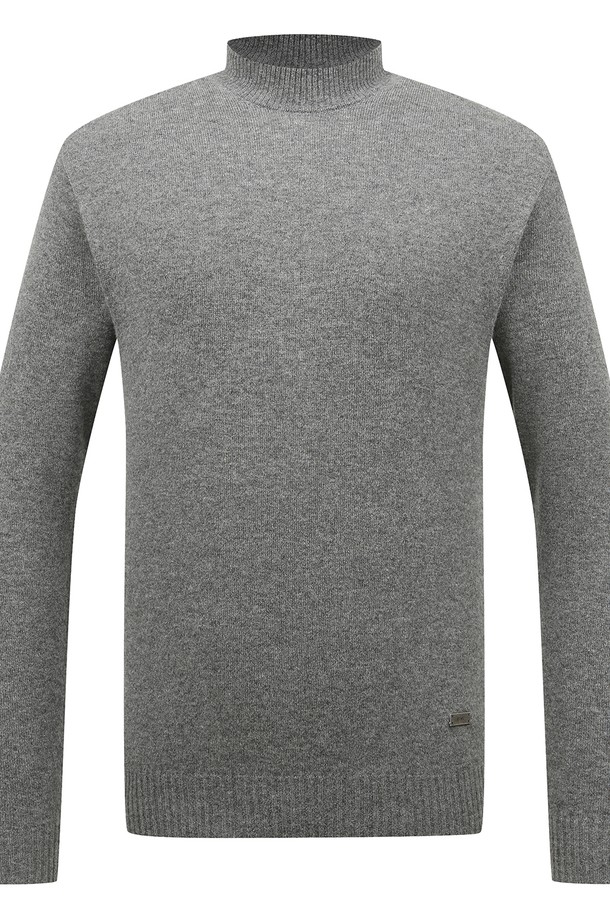 남성 홀가먼트 캐시미어 반목넥 L11D3SR123_MG는 가을, 겨울 시즌에 착용하기 좋은 남성용 니트/스웨터입니다. 멜란지 그레이와 카키 두 가지 색상으로 출시되었으며, 울과 캐시미어 혼방 소재로 제작되어 부드러운 촉감과 뛰어난 보온성을 자랑합니다. 홀가먼트 니팅 공법으로 제작되어 봉제선이 없는 깔끔한 디자인과 레귤러 핏을 제공하며, 반목 디자인으로 세련된 스타일을 연출합니다. 타운캐주얼, 골프룩, 가을 나들이룩, 겨울 데일리룩 등 다양한 TPO에 맞춰 캐주얼, 클래식, 미니멀 스타일을 완성할 수 있습니다.
