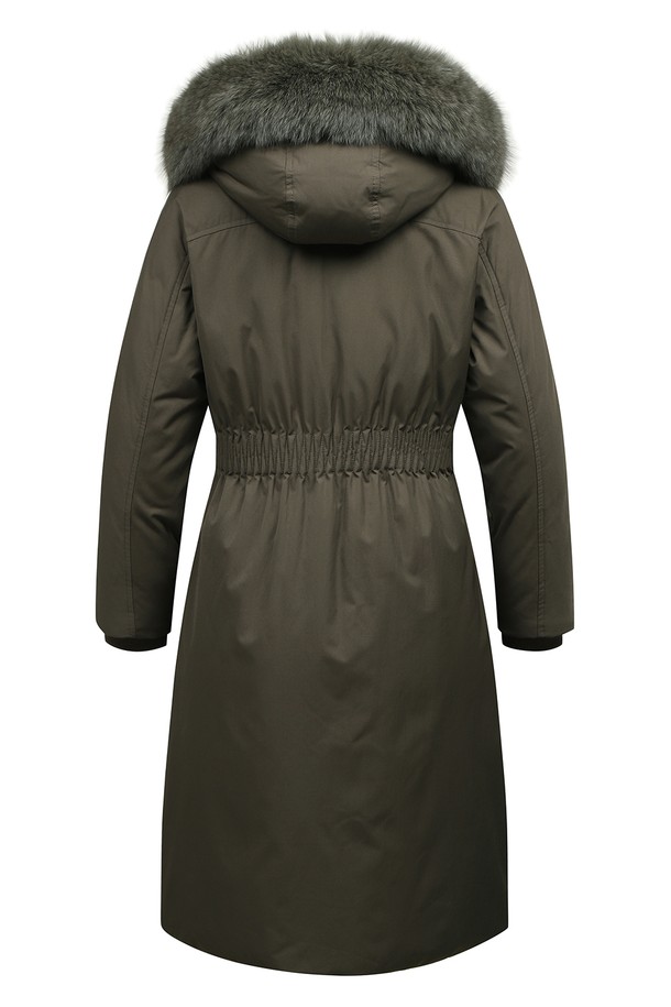 여성 타운 긴기장 코트 덕 다운점퍼 L21D4JA153_KH는 겨울철 골프 및 일상에서 엘레강스한 스타일을 연출할 수 있는 여성용 다운 코트입니다. 베이지, 카키 두 가지 색상으로 출시되었으며, 롱 기장에 지퍼형 여밈 방식과 레귤러핏으로 제작되었습니다. 부드러운 촉감의 폴리에스테르, 면, 아크릴, 폴리우레탄, 폭스퍼 소재를 사용하여 보온성을 높였으며, 두꺼운 두께감으로 한겨울 추위에도 끄떡 없습니다. 후드 퍼 디테일, 허리 셔링, 사각 퀄팅 패턴, 덕다운 충전재(80:20)를 적용하여 방풍, 방수 기능은 물론, 클래식하면서도 미니멀한 디자인을 완성했습니다. 안감이 있어 더욱 따뜻하게 착용 가능합니다.
