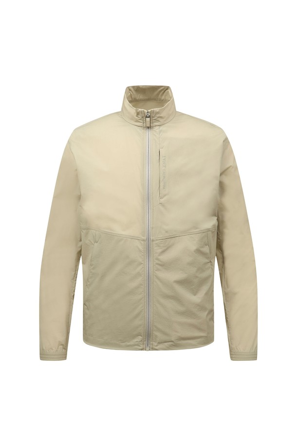 남성 타운 경량 기본 점퍼 L12E1JP013_BG는 골프 및 일상에서 활용하기 좋은 남성용 점퍼입니다. 베이지 색상의 무지 디자인으로, 봄, 가을에 적합한 얇고 부드러운 나일론 소재를 사용했습니다. 레귤러 핏과 레귤러 기장으로 편안한 착용감을 제공하며, 집업 스타일로 간편하게 여밀 수 있습니다. 경량 방풍 기능과 긴 소매 기장으로 스포티한 스타일을 연출할 수 있습니다.
