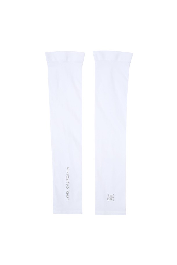 남성 냉감 스타킹 팔토시 L11E7AC303_WH는 시원한 여름철 일상생활에 적합한 남성용 팔토시입니다. 부드러운 촉감과 얇은 두께로 제작되어 편안한 착용감을 제공하며, 나일론과 스판덱스 혼방 소재로 시원한 냉감 기능을 선사합니다. 무지 디자인으로 캐주얼, 미니멀, 스포티 등 다양한 스타일 연출에 용이합니다. 흰색 컬러로 깔끔하고 시원한 느낌을 더하며, 활동적인 여름철에도 쾌적함을 유지시켜 줍니다. 스타킹 소재를 사용하여 우수한 통기성을 자랑합니다.
