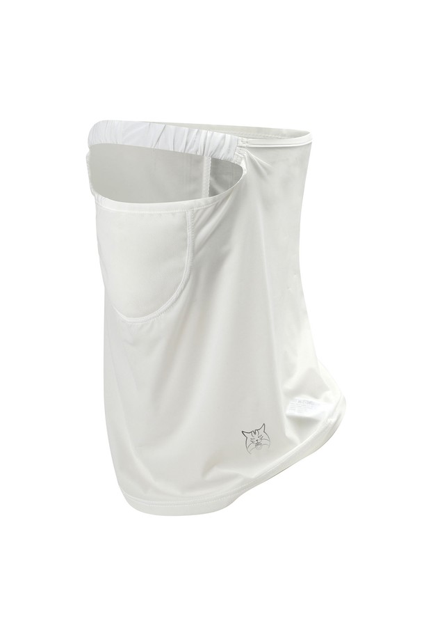 여성 UV 차단 올인원 마스크 L21E2AC354_WH는 여름철 자외선으로부터 피부를 보호해주는 필수 아이템입니다. 나일론과 폴리우레탄 혼방 소재로 제작되어 쿨터치 촉감과 통기성을 제공하며, 메쉬 패턴으로 시원함을 더했습니다. 화이트와 베이지 두 가지 색상으로 출시되어 산책, 휴가, 바캉스룩 등 다양한 스타일에 미니멀하게, 캐주얼하게, 혹은 리조트룩으로 연출할 수 있습니다. 입 주변을 편안하게 감싸는 디자인과 뛰어난 신축성, 비침 없는 소재로 편안한 착용감을 선사하며, UV 차단 기능으로 자외선으로부터 피부를 안전하게 보호해줍니다. 안감이 없어 더욱 가볍고 시원하게 착용할 수 있습니다.
