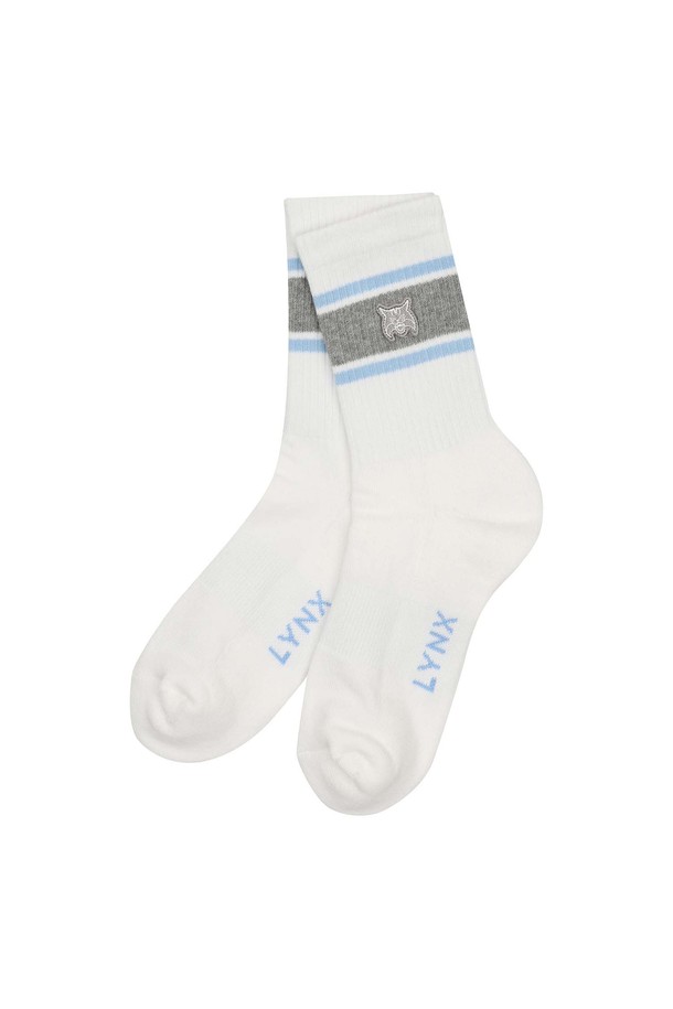 [25FW] 여성 시라소니 포인트 중목 양말 L21E3SC253_WH는 면, 폴리에스테르, 나일론, 고무, 폴리우레탄 혼방 소재로 제작된 여성 골프 양말입니다. 화이트, 네이비, 베이지 세 가지 색상으로 제공되며, 중간 두께감에 신축성 있는 촉감과 시라소니 포인트 디자인, 컬러 블록 패턴이 특징입니다. 발길이 19cm, 발목길이 17.5cm의 중목 길이로 가을철 라운딩 시 편안함과 스타일을 동시에 선사합니다.
