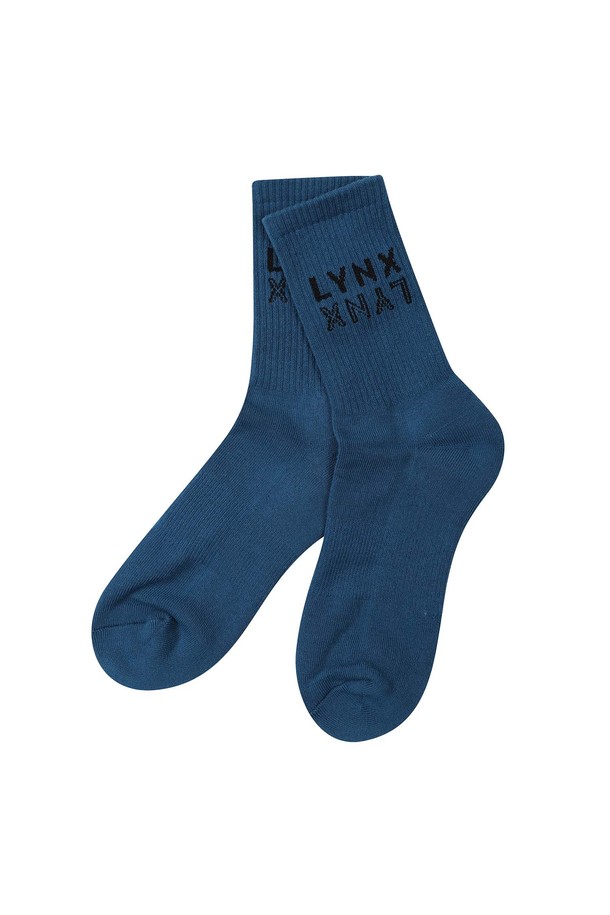 남성용 골프 양말입니다. 터쿼이즈 컬러의 면 소재로 제작되었으며, 가을/겨울 계절에 적합한 두꺼운 중목 디자인입니다. 골조직 패턴에 흡습 기능이 있어 쾌적한 착용감을 제공합니다.
