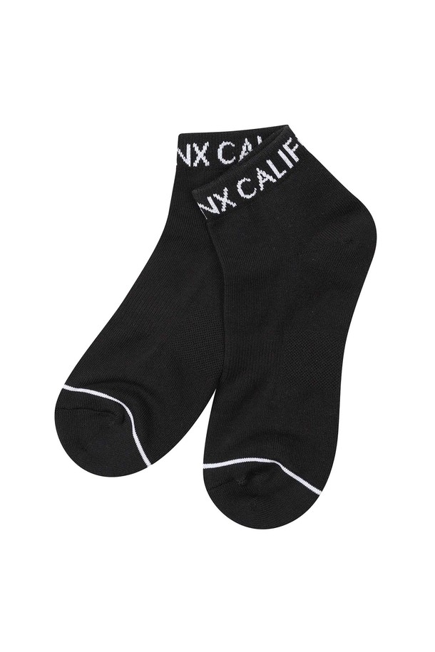 [25FW] 남성 배색 단목 양말 L11E3SC201_BK는 가을/겨울 시즌에 적합한 남성용 골프 양말입니다. 면과 폴리에스테르 혼방 소재로 제작되어 흡습 기능을 갖췄으며, 얇은 두께감과 단목 디자인이 특징입니다. 블랙 컬러에 배색 무늬로 포인트를 주어 스포티하면서도 스타일리시한 연출이 가능합니다.
