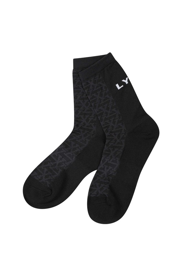 [25FW] 남성 자카드 중목 양말 L11E3SC301_BK는 가을, 겨울 시즌 골프 활동에 적합한 남성용 양말입니다. 블랙 컬러의 자카드 패턴 디자인이 특징이며, 중목 길이로 안정적인 착용감을 제공합니다.
