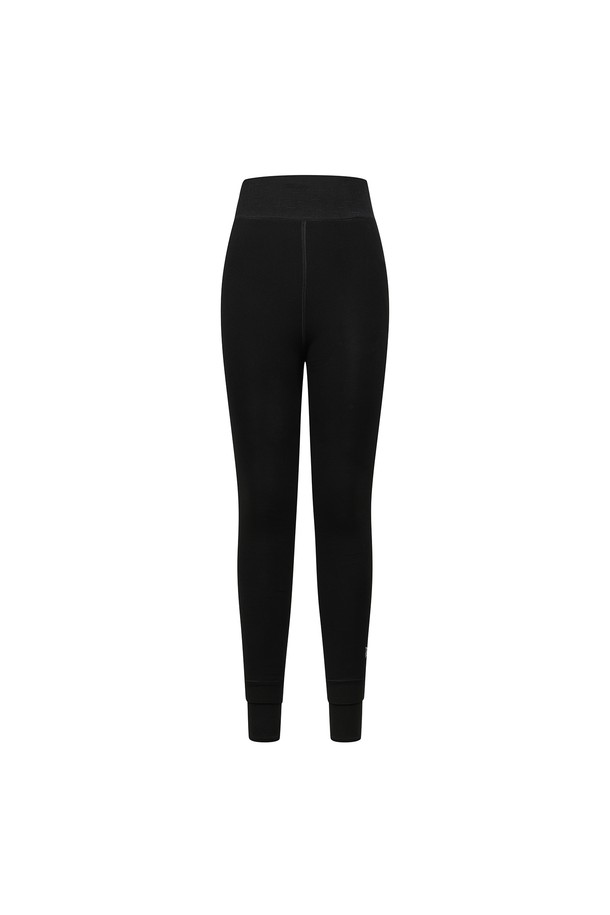 [25FW] 여성 밍크 기모 레깅스는 부드러운 촉감과 높은 신축성으로 편안한 착용감을 제공하며, 슬림핏 디자인으로 다리 라인을 더욱 돋보이게 합니다. 밍크 기모 안감으로 보온성을 높여 가을 시즌 골프 활동 시 따뜻하게 착용할 수 있습니다. 블랙, 아이보리, 네이비 세 가지 색상으로 출시되어 다양한 스타일 연출이 가능하며, 비침 걱정 없이 활동적인 움직임을 지원합니다.
