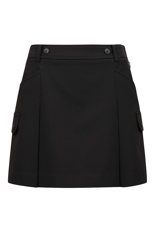 [25FW] 여성 세미 A라인 솔리드 큐롯 L21E3PC272_BK는 여성 골프룩을 위한 세미 핏 큐롯 스커트입니다. 가을과 겨울에 적합하며, 미니멀하고 스포티한 스타일을 연출합니다. 부드러운 폴리에스터와 폴리우레탄 혼방 소재로 제작되어 신축성이 뛰어나 편안한 착용감을 제공합니다. 블랙 컬러의 무지 디자인에 사이드 장식 포켓과 앞뒤 슬릿 디테일이 있으며 비침 걱정 없이 활동적인 라운딩을 즐길 수 있습니다. A라인 핏으로 다리가 길어 보이는 효과를 선사합니다.
