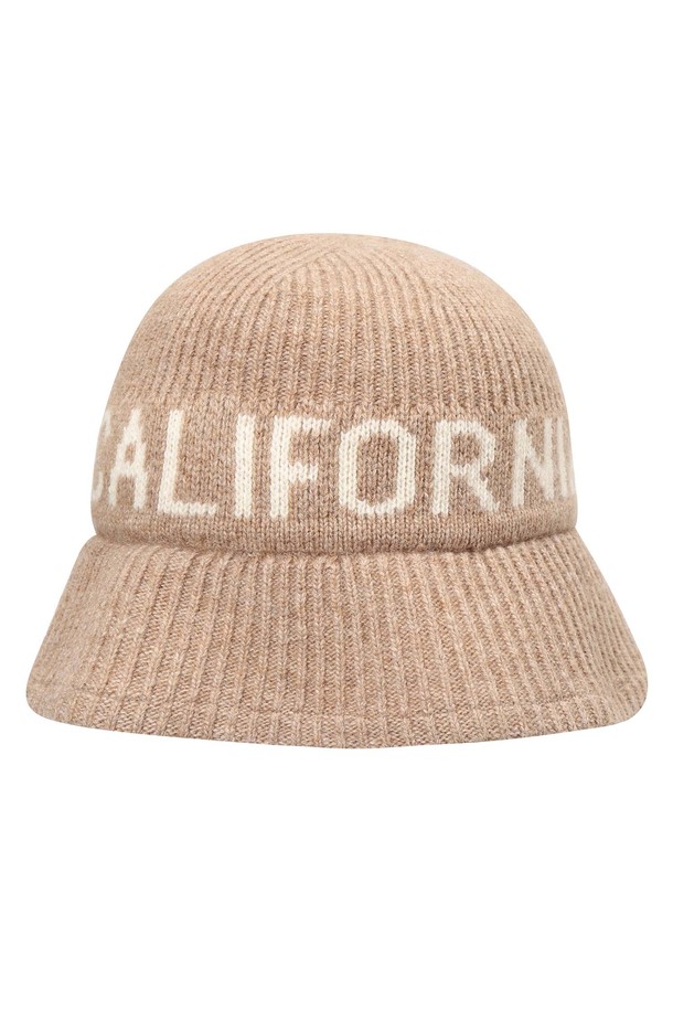 [25FW] 여성 벨 라인 로고 햇 L21E3CP151_BG는 캐시울 원사를 사용하여 부드러운 촉감이 특징인 여성 모자입니다. 가을, 겨울 시즌에 착용하기 좋으며, 캐주얼, 골프 스타일 모두 소화 가능합니다. 베이지와 블랙 두 가지 색상으로 출시되었으며, 신축성이 있어 편안한 착용감을 제공합니다. 모자 안감이 있어 보온성을 더하며, 머리둘레 56cm 사이즈로 제작되었습니다. 클래식, 캐주얼, 미니멀 스타일을 즐겨 입는 분들께 추천합니다.
