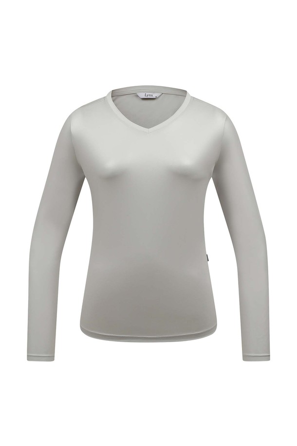 [25FW] 여성 이너용 브이넥 방풍 베이스레이어 L21E3TI351_GY는 골프 및 이너웨어 용도로 제작된 여성 베이스레이어입니다. 가을, 겨울 시즌에 적합하며, 스포티한 스타일을 연출합니다. 슬림핏 디자인에 브이넥 라인으로 세련된 느낌을 더했습니다. 중간 두께감의 폴리에스테르, 폴리우레탄 혼방 소재로 제작되어 방풍 기능을 제공하며, 무지 패턴의 긴소매 디자인입니다. 이너웨어 또는 골프룩에 활용하여 활동성과 스타일을 동시에 잡을 수 있습니다.
