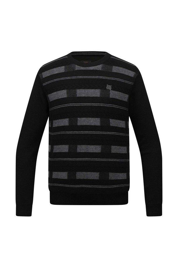 [25FW] 남성 라운드 넥 방풍 니트 L11E4SR224_BK는 가을, 겨울 시즌 골프 활동에 적합한 남성용 니트입니다. 블랙과 블루 컬러의 스트라이프 패턴이 스포티한 무드를 자아내며, 레귤러 핏과 긴 소매 기장으로 편안한 착용감을 제공합니다. 울, 나일론, 아크릴, 폴리에스테르 혼방 소재로 제작되어 중간 두께감과 약간의 신축성을 갖췄으며, 방풍 기능과 안감이 더해져 추운 날씨에도 따뜻하게 착용할 수 있습니다. 라운드넥 디자인으로 클래식한 스타일을 연출하며, 골프웨어로 활용하기 좋습니다.
