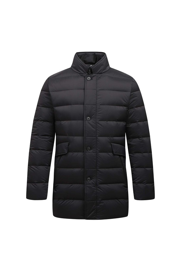 **[25FW] 남성 구스 다운 재킷 L11E4JK145_BK**

겨울철 남성 골프 및 일상생활에 적합한 캐주얼 스타일의 블랙 구스 다운 재킷입니다. 롱 기장과 레귤러핏으로 편안한 착용감을 제공하며, 나일론과 폴리에스테르 혼방 소재로 제작되어 부드러운 촉감을 자랑합니다. 두꺼운 두께감과 구스다운 충전재, 플리스 안감으로 뛰어난 보온성을 선사하며, 가볍게 착용 가능한 경량성을 갖췄습니다. 버튼 여밈 방식과 긴 소매 기장으로 디자인되었으며, 다양한 겨울 데일리룩에 활용하기 좋습니다.
