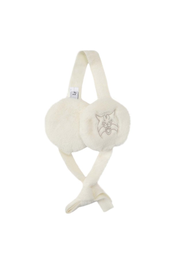 **[25FW] 여성 퍼 귀마개 L21E4AC251_IV**는 겨울철 보온성을 책임지는 여성용 귀마개입니다. 아이보리, 블랙 두 가지 색상으로 출시되었으며, 나일론과 폴리에스테르 소재로 제작되어 부드러운 착용감을 선사합니다. 플리스 안감으로 뛰어난 보온성을 제공하며, 밴드형 디자인에 신축성까지 더해져 편안한 착용감을 느낄 수 있습니다. 시라소니 체인 자수 디테일이 돋보이며, 골프룩 또는 겨울 데일리룩에 클래식, 미니멀, 캐주얼 스타일로 포인트를 더할 수 있습니다.
