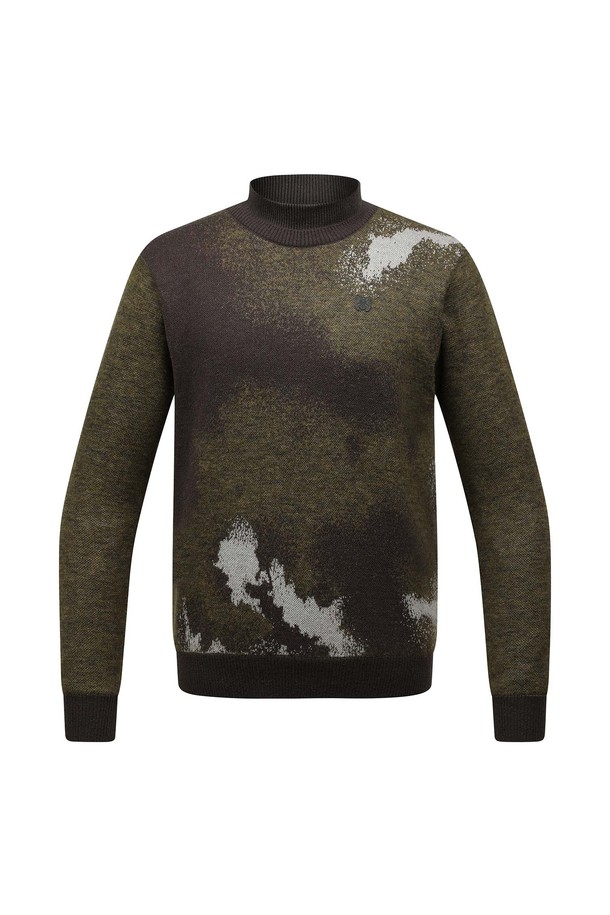 25FW 남성 모헤어 3도 JQD 방풍 니트 L11E4SR225_KH는 가을, 겨울 시즌에 착용하기 좋은 남성용 니트입니다. 모크넥 디자인에 레귤러핏으로 제작되었으며, 카키 컬러의 스포티한 스타일을 연출합니다. 나일론, 아크릴, 울, 폴리에스터 혼방 소재의 두꺼운 두께감과 자카드 패턴으로 보온성을 높였습니다. 방풍 기능을 갖춘 안감 처리로 외부의 찬 바람을 막아주며, 신축성 있는 소재로 편안한 착용감을 선사합니다. 골프룩 또는 스포티, 클래식 스타일을 선호하는 남성에게 적합합니다.
